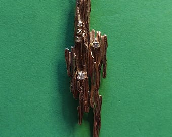 50 Percent Gold Artisan Straw Broom Casting Saphire and Diamond Pendant 10.3 Grams