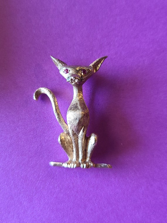 14k Yellow Gold Siamese Cat Brooch with Ruby Eyes… - image 1