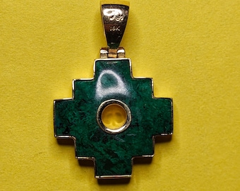 18K Gold Chakana Malachite Pendant 6.7 gram