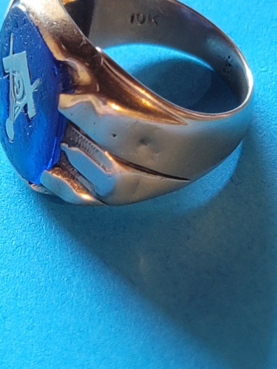 Blue Stone Men's Masons Gold Ring 10K Damaged, De… - image 9