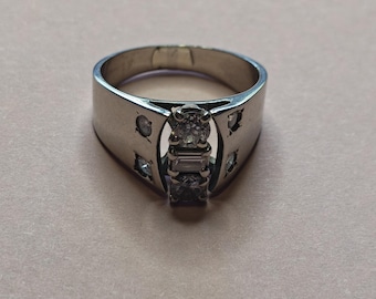 14K White Gold 585 Seven Diamond Ring 5.8 Gram Size 7.25