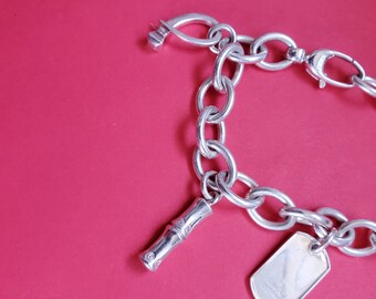 アクセサリー GUCCI crest dog tag bracelet Gucci Dog Tag Silver 5 Charm Bracelet Rare - Etsy