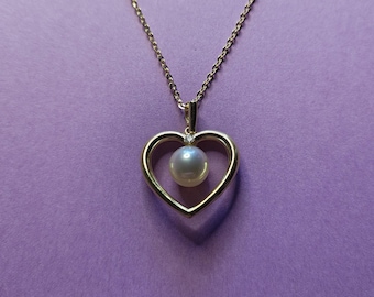 18K Pearl and Diamond Heart Necklace 585 Gold 4.6 Grams 15 Inch
