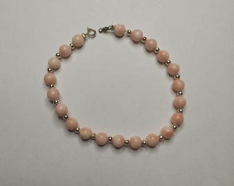 14K Gold and coral bracelet 6.7 Grams size 7.25 Inch