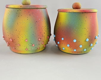 Précommandez des pots en céramique colorés faits main