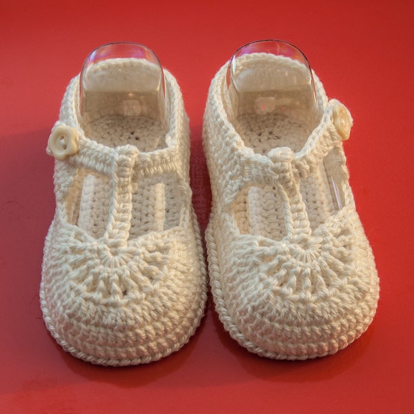 White Crochet Newborn Shoes, Newborn Knitted Baby Booties, White Crocheted Baby shoes, Knitted Newborn Booties, Baby Girl Shoes