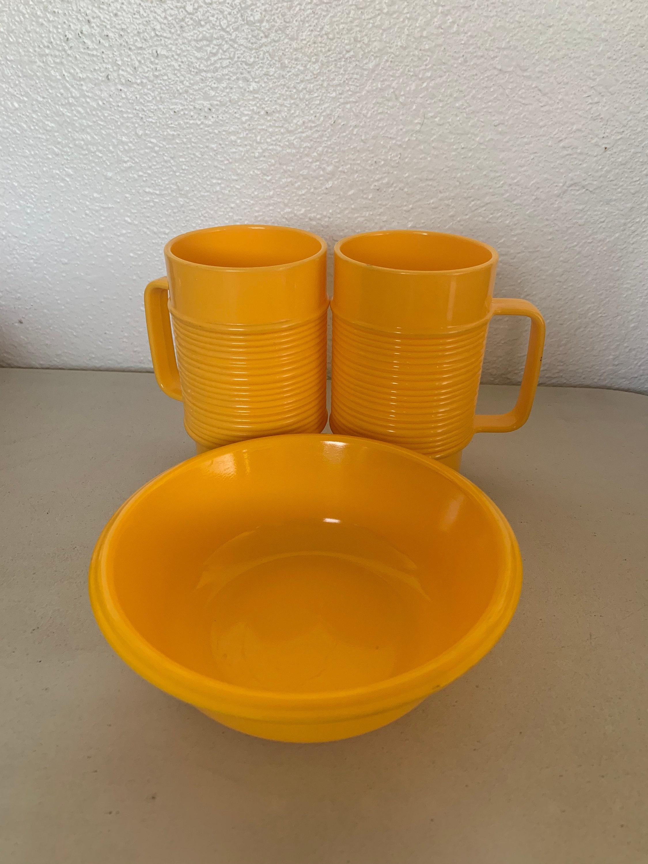 2) Vintage Rubbermaid Mixing Bowls - household items - by owner -  housewares sale - craigslist