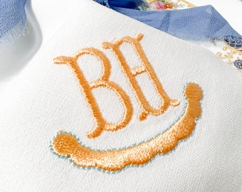 Personalized Embroidered Napkins with Two-Letter Monogram Scallop Border Set l Threads and Honey