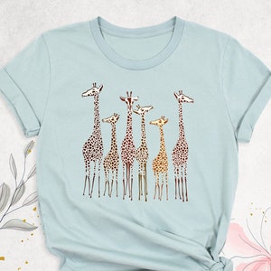 Giraffe Shirt, Animal Safari Tshirt, Funny Zoo Shirts, Wild Life Shirt, Giraffe Lover Outfits, Giraffe Graphic Tee, Cute Giraffe Love Shirt