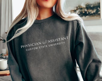 CUSTOM Arzthelfer Sweatshirt, maßgeschneiderte Arzt Mitarbeiter Universität, personalisierte Weihnachtsgeschenk Komfort Farben Shirt