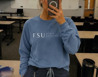 Krankenschwester Anästhesie Benutzerdefinierte Langarmshirt, CRNA personalisiertes Hemd, Krankenschwester Anästhesie Geschenk, Weihnachtsgeschenk Komfortfarben Hemd, Universität
