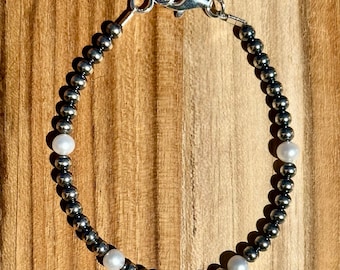 7.5 Inch "Navajo Style" Pearls and Freshwater Pearls Bracelet