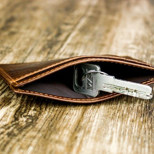 Portafoglio sottile, regalo per la festa del papà, porta carte in pelle minimalista, porta carte personalizzato, portafoglio in pelle, porta carte personalizzato, regalo per lui immagine 9