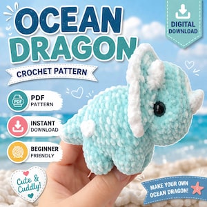 Könnte beinhalten: Ein gehäkelter, blau-weißer Ocean Dragon mit dem Text "Ocean Dragon Crochet Pattern". Das Bild enthält den Text "PDF Pattern", "Instant Download" und "Beginner Friendly". Der Drache ist ein niedliches, kuscheliges Design.