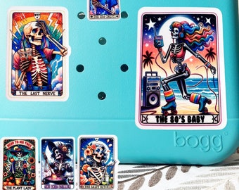Spaß, Sassy, Skelett, Tarot-Karte Bogg Taschenanhänger | Mom Bogg Gibbits Rubber Tote Strand Taschenanhänger Taschenanhänger
