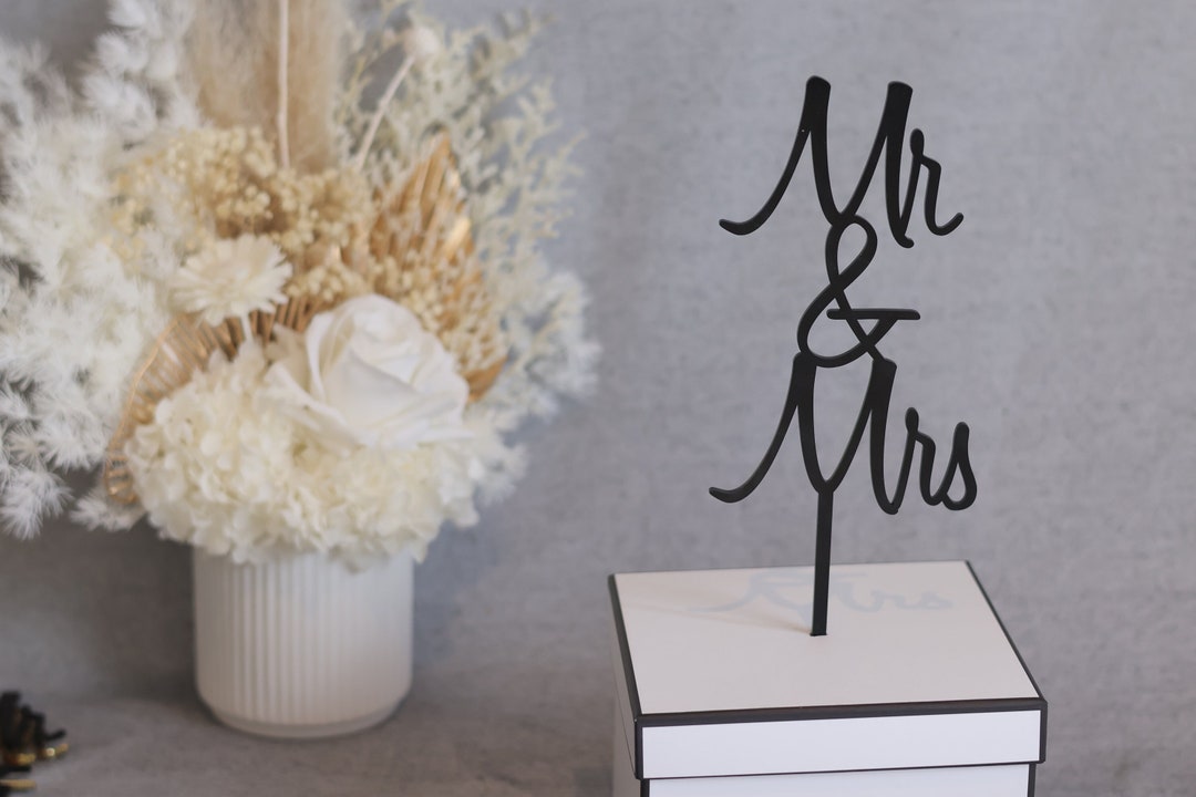 Mr & Mrs Cake Topper Con Bandierine In Lino E Cuori Di Legno – Decorazione Per Torta Nozze