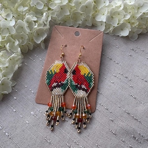 Red cardinal bird earrings, beaded earrings, miyuki delica earrings, winter earrings, Christmas party earrings, beaded fringe earrings.