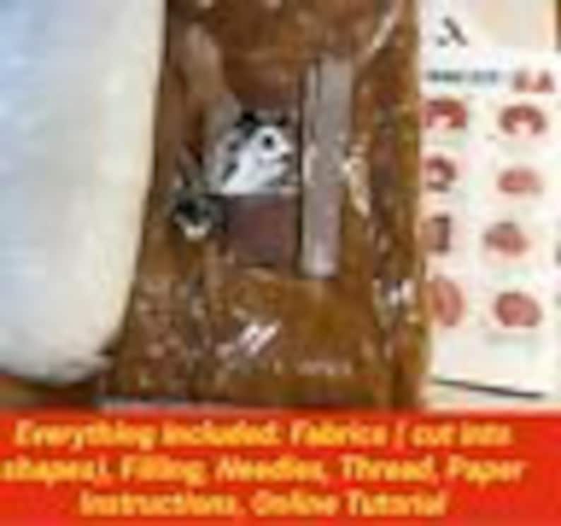 Pu&ograve; includere: Un kit di cucito in tessuto marrone. Il kit include tessuto, imbottitura, filo, istruzioni cartacee e un tutorial online. Tutto ci&ograve; di cui hai bisogno per completare il progetto &egrave; incluso.