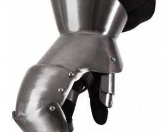 May include: A silver metal gauntlet with a pointed cuff. The gauntlet is designed to protect the hand and wrist during combat.