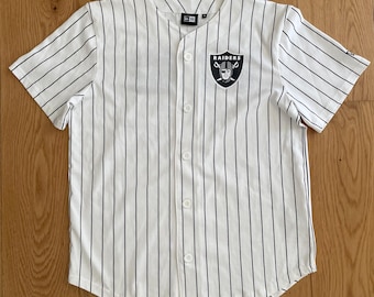 Camisa de beisebol Las Vegas Raiders New Era Pinstripe - Branca/Preta Tamanho Médio