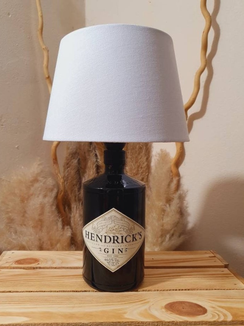 Hendricks Gin Lampe, Hendricks Gin Tischlampe, Hendricks Gin Gift, Hendricks Gin Geschenk, Hendricks Gin Upcycling, Hendricks Flaschenlampe Bild 3