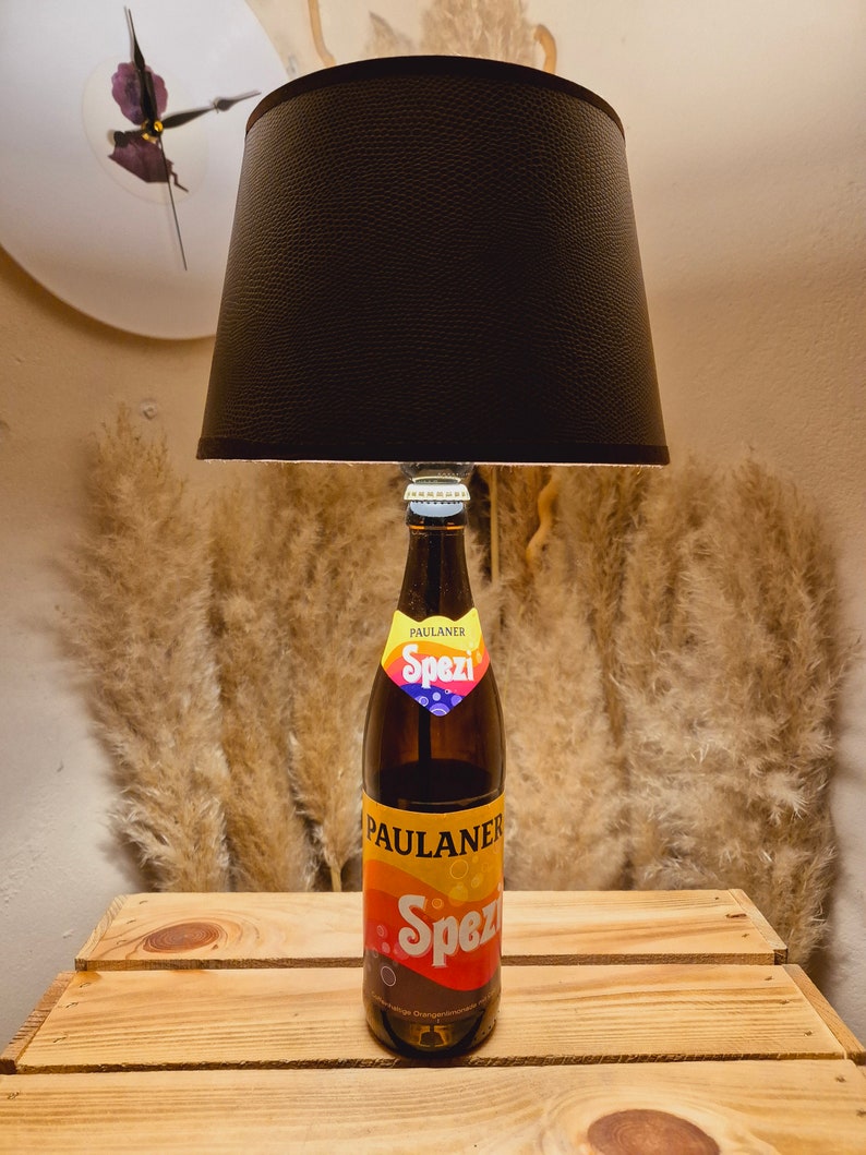 Paulaner Spezi Lampe, Paulaner Spezi Flaschenlampe, Paulaner Spezi Tischlampe, Geschenk, Upcycling, Flasche, Bottlelamp, Unikat, Gift Bild 1