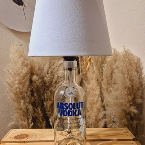 Vodka Absolut lamp, Vodka Absolut table lamp, Vodka Absolut upcycling, Vodka Absolut gift, Vodka Absolut gift, DIY lamp, Vodka unique Stoff Weiß