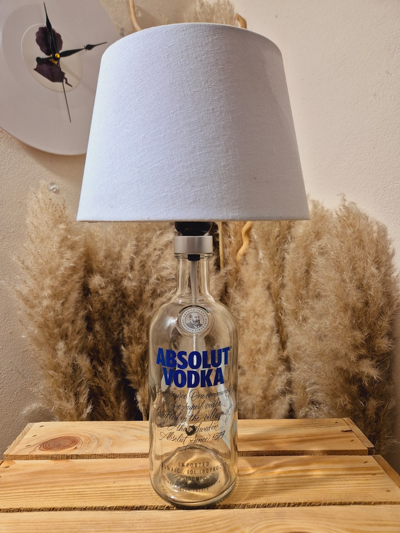 Vodka Absolut lamp, Vodka Absolut table lamp, Vodka Absolut upcycling, Vodka Absolut gift, Vodka Absolut gift, DIY lamp, Vodka unique Stoff Weiß