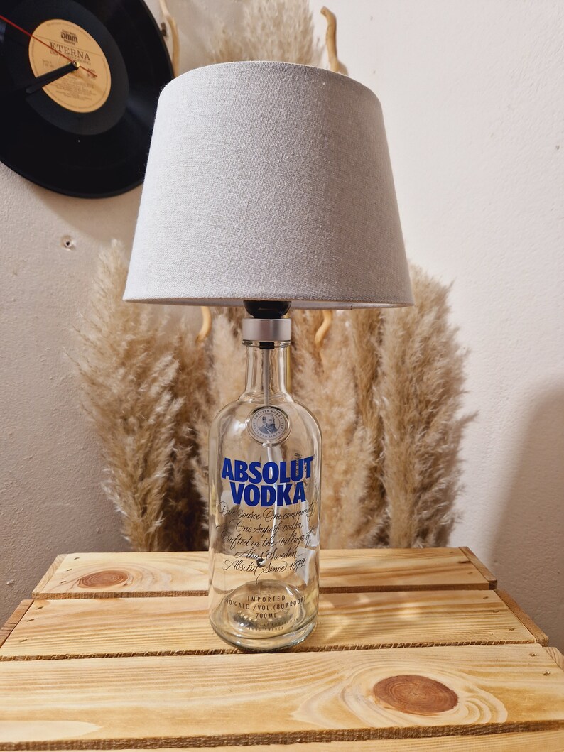 Vodka Absolut lamp, Vodka Absolut table lamp, Vodka Absolut upcycling, Vodka Absolut gift, Vodka Absolut gift, DIY lamp, Vodka unique Stoff Taupe