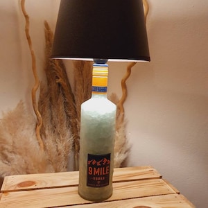 Lampada da tavolo in bottiglia di vodka 9 Mile, lampada da tavolo in bottiglia, regalo di riciclo creativo