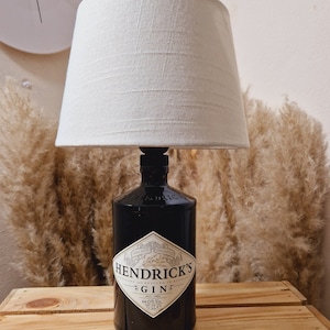 Hendricks Gin Lampe, Hendricks Gin Tischlampe, Hendricks Gin Gift, Hendricks Gin Geschenk, Hendricks Gin Upcycling, Hendricks Flaschenlampe Bild 9