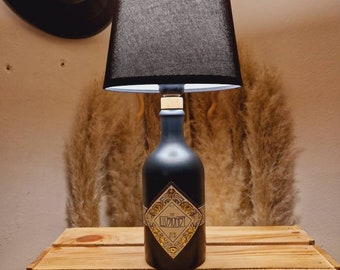 Illusionist Gin Lampe Flasche Geschenk Upcycling Tischlampe Flaschenlampe Lampenflasche Unikat Bottle Lamp