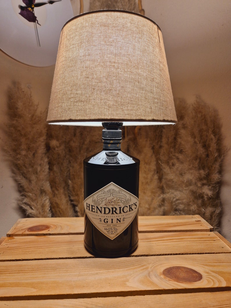 Hendricks Gin Lampe, Hendricks Gin Tischlampe, Hendricks Gin Gift, Hendricks Gin Geschenk, Hendricks Gin Upcycling, Hendricks Flaschenlampe Bild 1