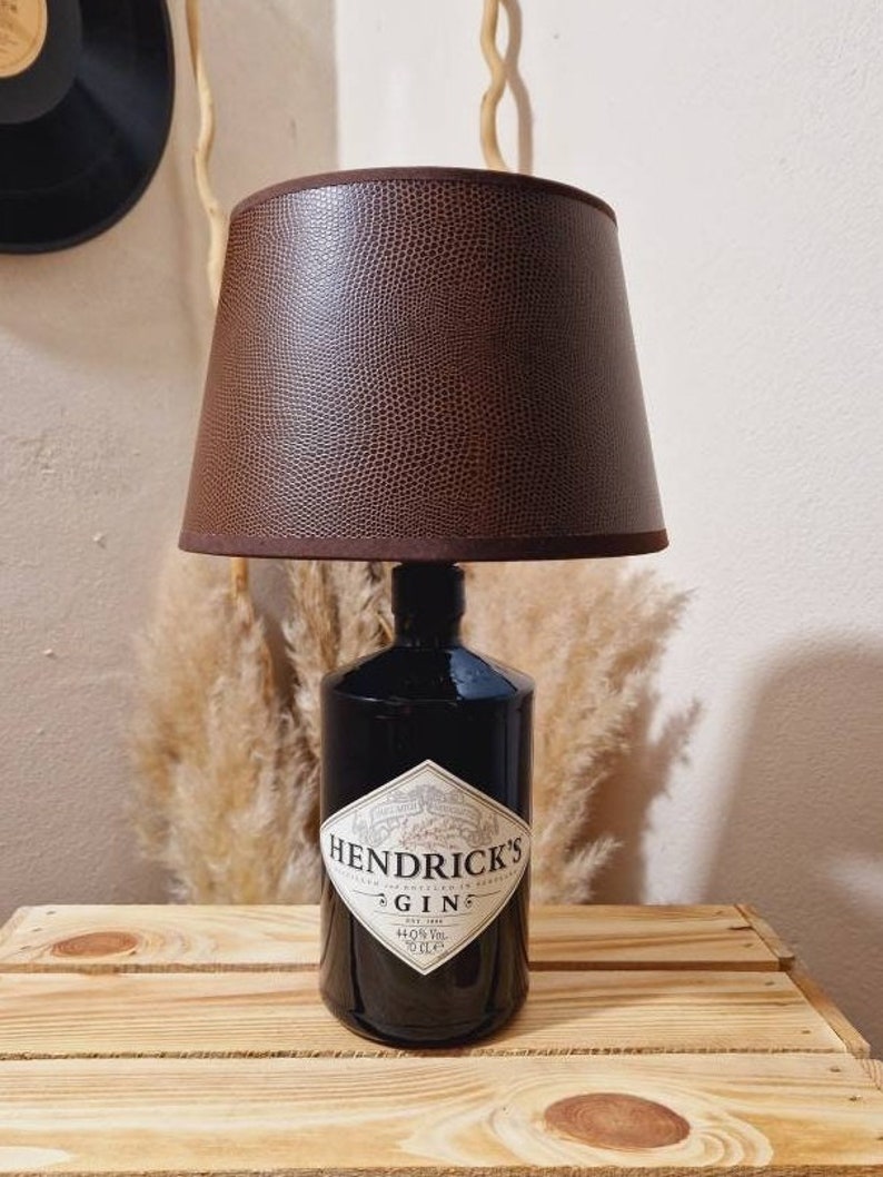 Hendricks Gin Lampe, Hendricks Gin Tischlampe, Hendricks Gin Gift, Hendricks Gin Geschenk, Hendricks Gin Upcycling, Hendricks Flaschenlampe Bild 4