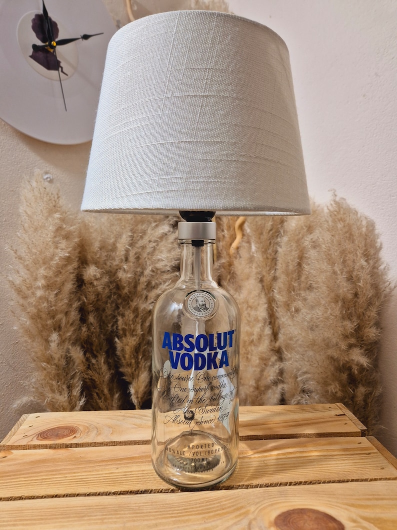 Vodka Absolut lamp, Vodka Absolut table lamp, Vodka Absolut upcycling, Vodka Absolut gift, Vodka Absolut gift, DIY lamp, Vodka unique Stoff Creme