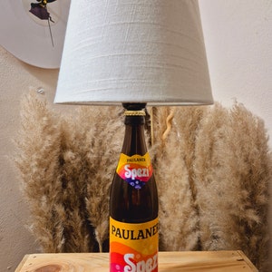 Paulaner Spezi Lampe, Paulaner Spezi Flaschenlampe, Paulaner Spezi Tischlampe, Geschenk, Upcycling, Flasche, Bottlelamp, Unikat, Gift Stoff Creme