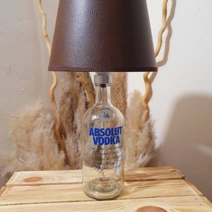 Vodka Absolut lamp, Vodka Absolut table lamp, Vodka Absolut upcycling, Vodka Absolut gift, Vodka Absolut gift, DIY lamp, Vodka unique Lederoptik Braun