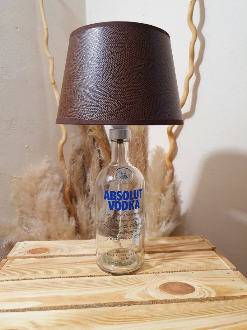 Vodka Absolut lamp, Vodka Absolut table lamp, Vodka Absolut upcycling, Vodka Absolut gift, Vodka Absolut gift, DIY lamp, Vodka unique Lederoptik Braun