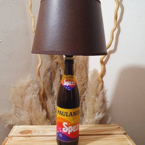 Paulaner Spezi Lampe, Paulaner Spezi Flaschenlampe, Paulaner Spezi Tischlampe, Geschenk, Upcycling, Flasche, Bottlelamp, Unikat, Gift Lederoptik Braun