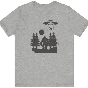 Bigfoot Alien Abduction T-Shirt: Funny Sasquatch Yeti Tee