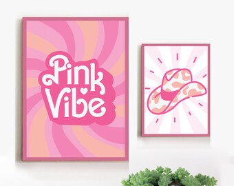 Set von zwei Hot Pink Dekor Postern, College Zimmer digitale Wandkunst, 90er Nostalgie Pink Core Wohnung Kunst, Pink Vibe und Cowboy Hut Druck