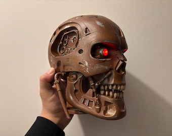 Replica of the T800 Terminator head in resin with a rusty effect paint