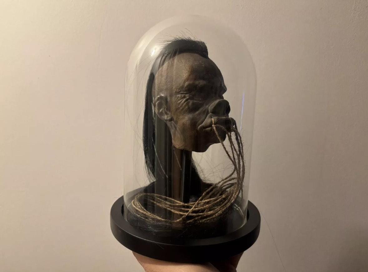 ガラス地球儀のレプリカ、干し首、ジヴァロ・ツァンツァ - Etsy 日本