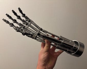 Hand-painted replica of the T800 Terminator in resin with a chrome effect finish