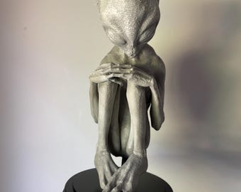 50 Cm Alien on Base / Alien / Oddities / Cabinet of Curiosities