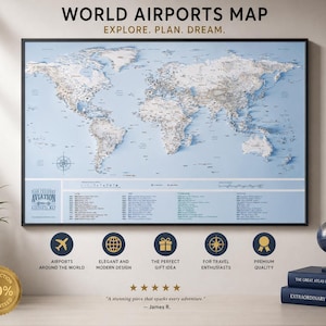Peut inclure: Une carte encadrée des aéroports du monde avec un fond bleu clair et un cadre noir. La carte présente des détails en relief 3D et des marqueurs d'aéroport. Le texte en haut indique "WORLD AIRPORTS MAP EXPLORE. PLAN. DREAM." Le texte supplémentaire comprend "AVIATION" et "AIRPORTS MAP."