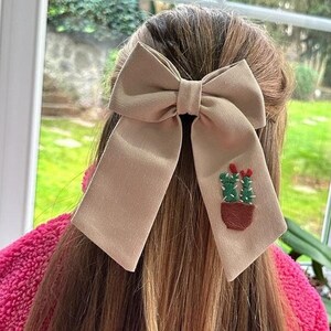 Lazo para el cabello con forma de cactus - Lazo bordado a mano - Lazo con inicial personalizado - Lazo para el cabello con flores - Pinzas para el cabello para niños - Pinza para el cabello para niños - Lazo para el cabello para bebés