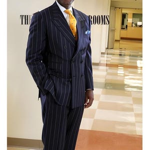 Men&#39;s Navy Pinstripe Double-Breasted Suit for Business and Formal Events.