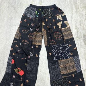 Calças hippie de rayon patchwork, unissex, de perna larga, perfeitas para festivais.