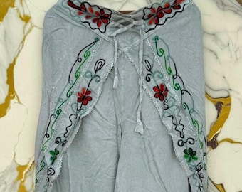Spodnie palazzo z haftowanym rayonem, szerokie nogawki ze sznurowaniem w stylu boho